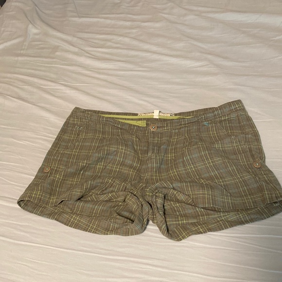 Abercrombie & Fitch Plaid Shorts - Picture 1 of 3